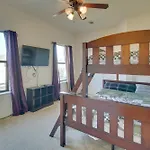 Pet-Friendly Houston Home About 7 Mi To Downtown!