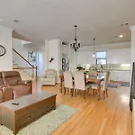 Pet-Friendly Houston Home About 7 Mi To Downtown!
