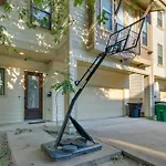Pet-Friendly Houston Home About 7 Mi To Downtown!