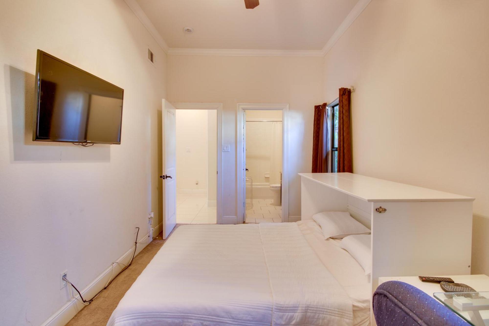 Pet-friendly About 7 Mi To Downtown!