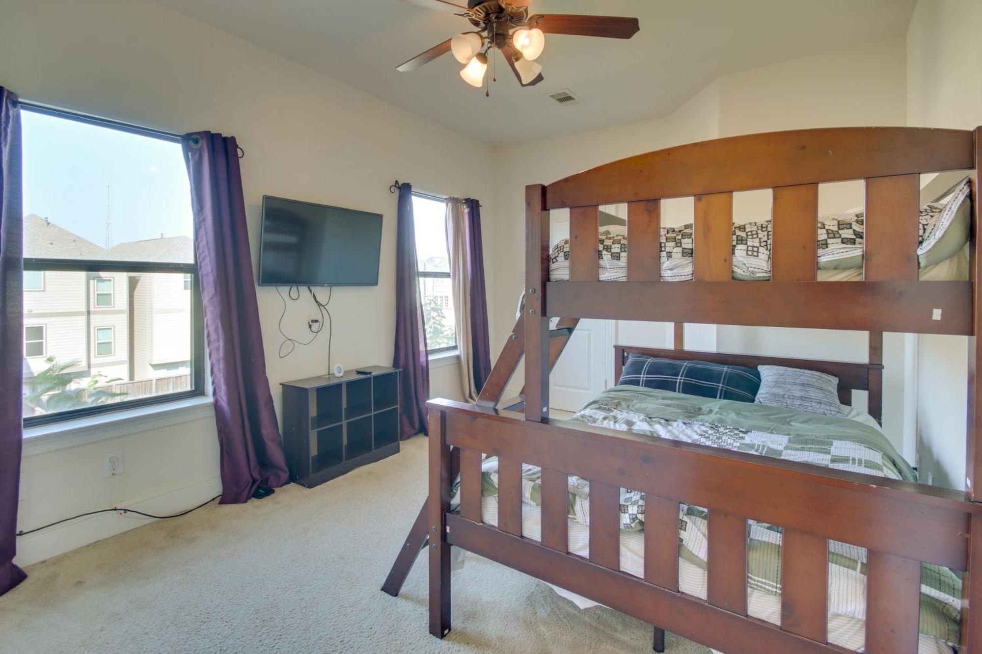 Pet-friendly About 7 Mi To Downtown!