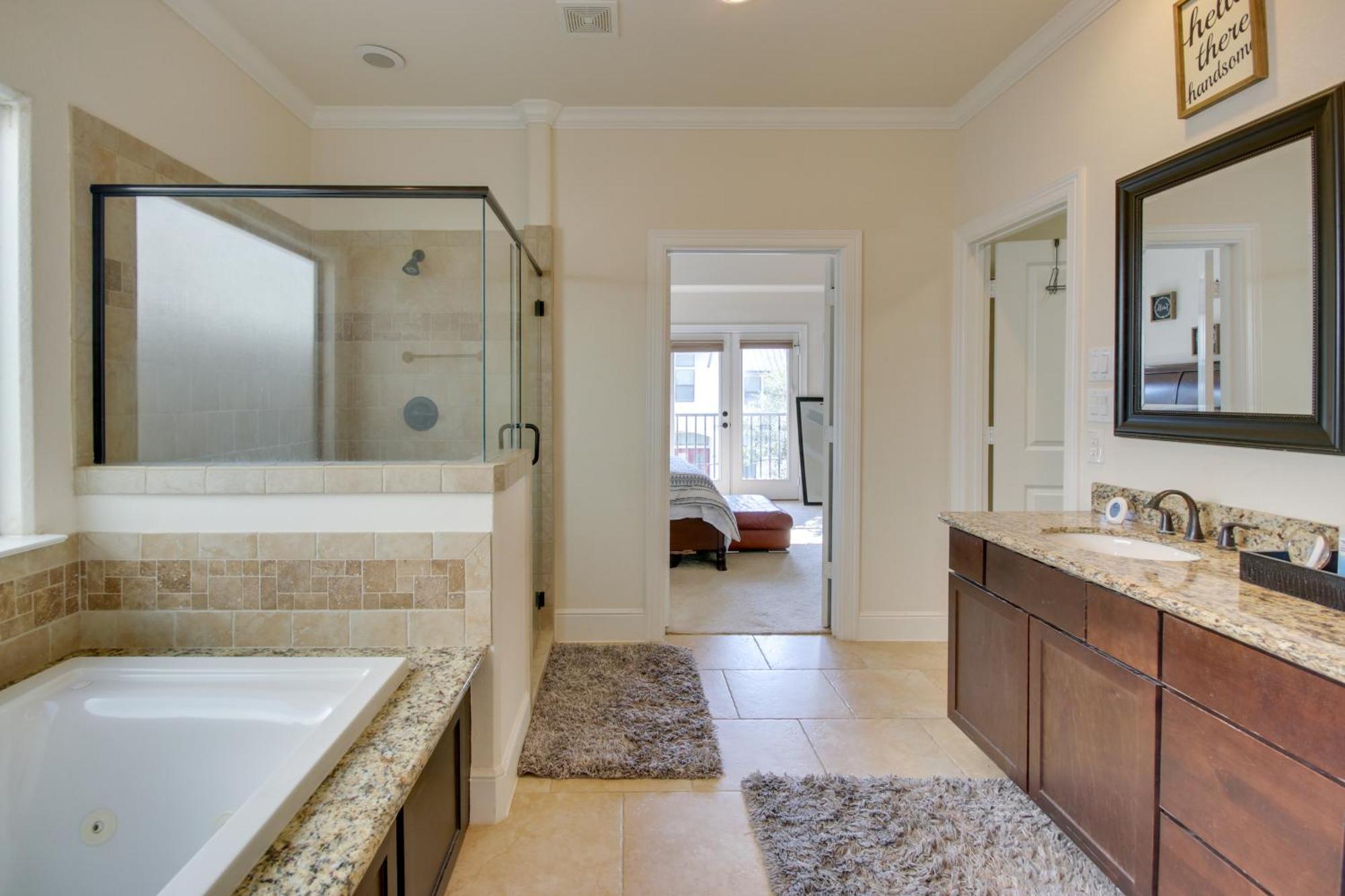 Pet-friendly About 7 Mi To Downtown!